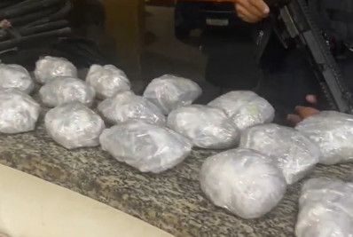 Morador de Niterói, motorista de aplicativo é preso com 3 mil trouxas de maconha