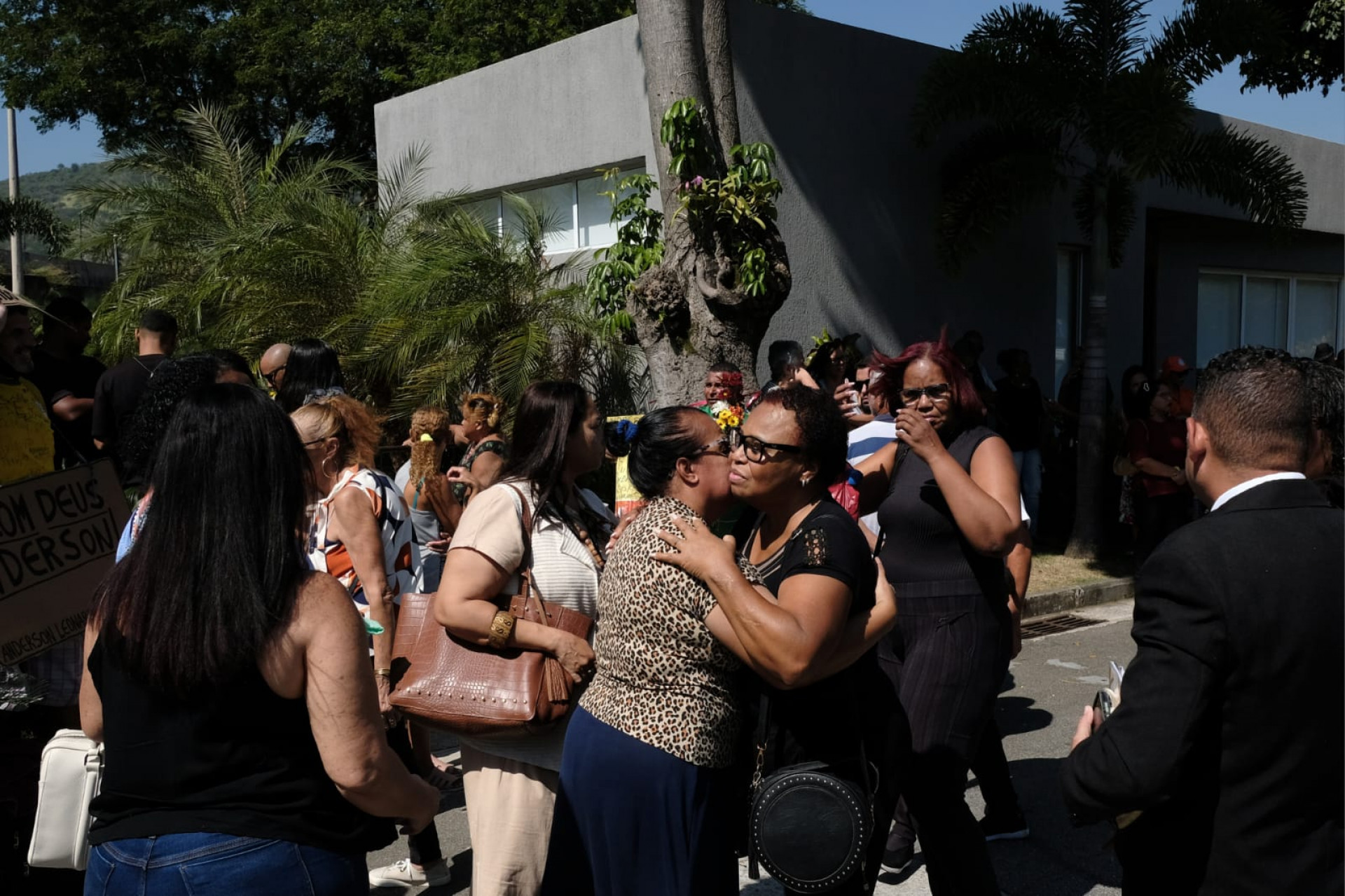 Fãs se emocionam em despedida de Anderson Leonardo - Pedro Ivo / Agência O Dia