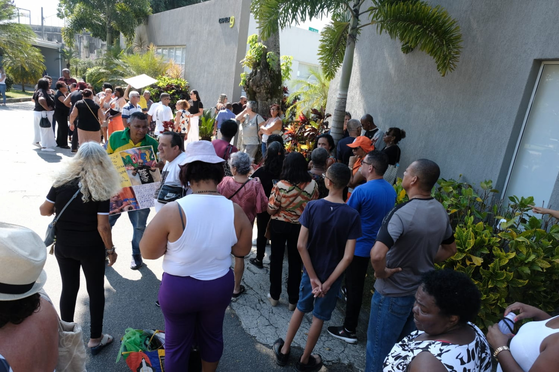 Velório ocorreu no cemitério Jardim da Saudade - Pedro Ivo / Agência O Dia