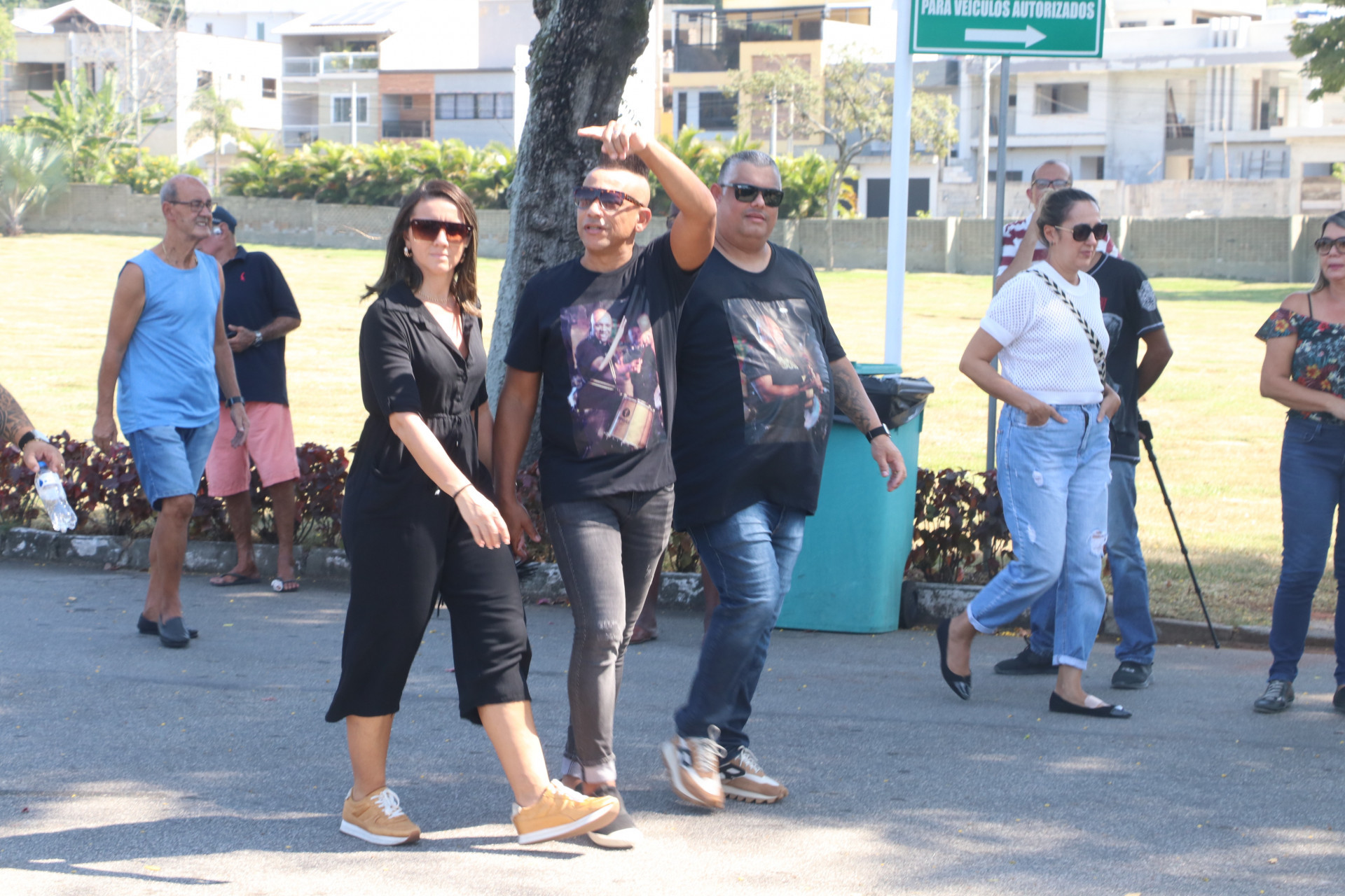 Claumirzinho, do Molejo, esteve no Cemitério Jardim da Saudade, para despedida a Anderson Molejão - AgNews