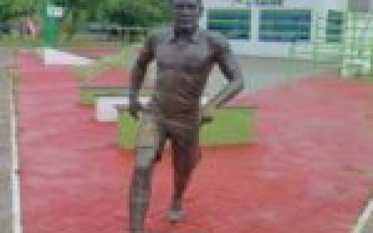 Estátua de Daniel Alves é retirada na Bahia