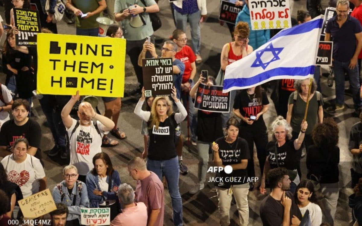 Familiares de reféns protestam em Tel Aviv  - JACK GUEZ / AFP