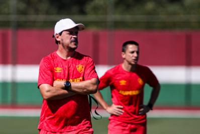 Diniz completa dois anos de Fluminense em meio a momento mais difícil em passagem