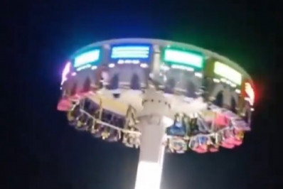 Homem tenta salvar cachorro, mas acaba atingido por brinquedo em parque de diversões