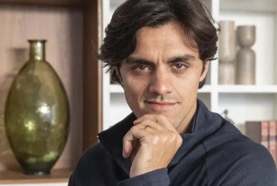 Felipe Simas conta diagnóstico de neurite óptica e relata perda de visão