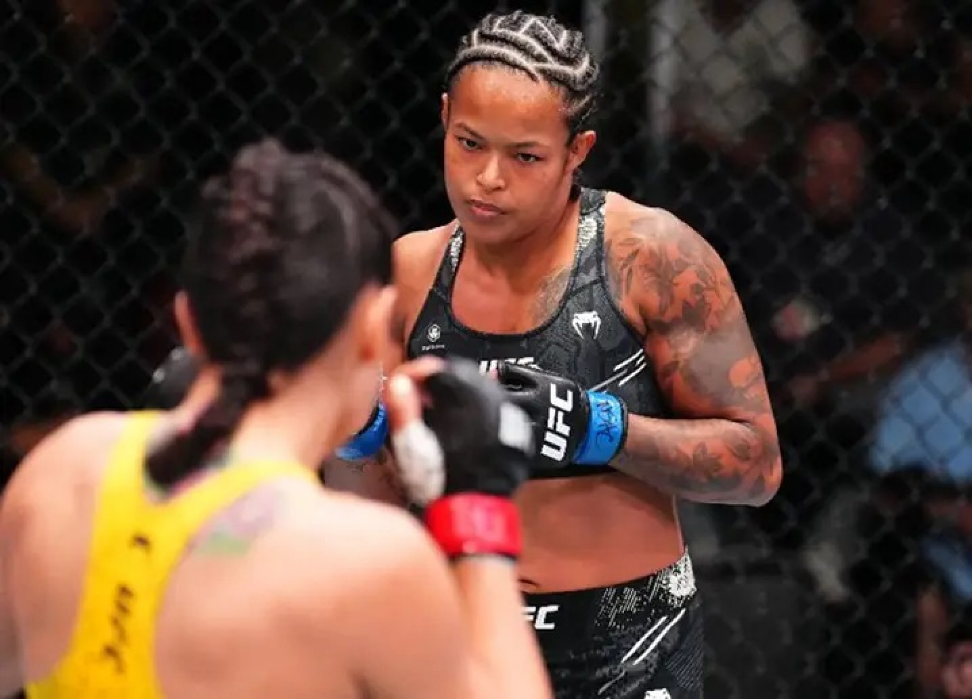 Karine Killer superou a compatriota Ariane da Silva no card principal do UFC Vegas 91  - (Foto: Divulgação/UFC)