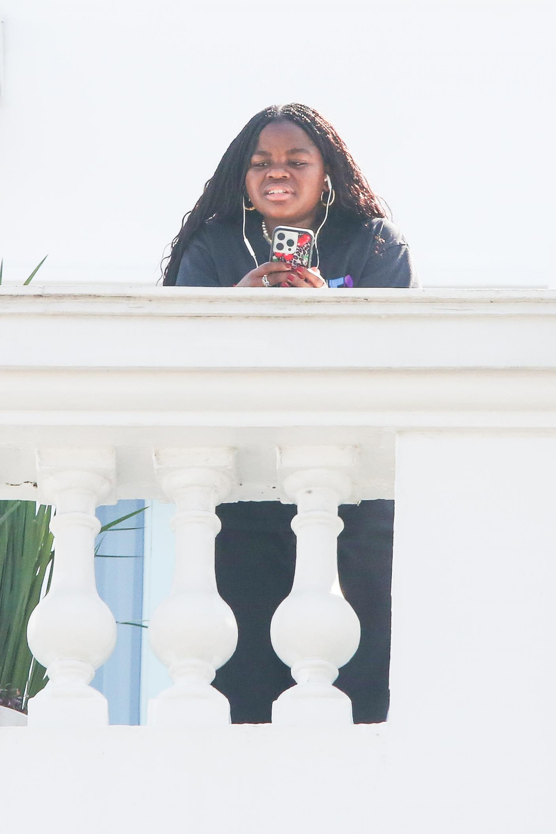 Filha de Madonna surge na varanda do Copacabana Palace - Dilson Silva / Ag. News