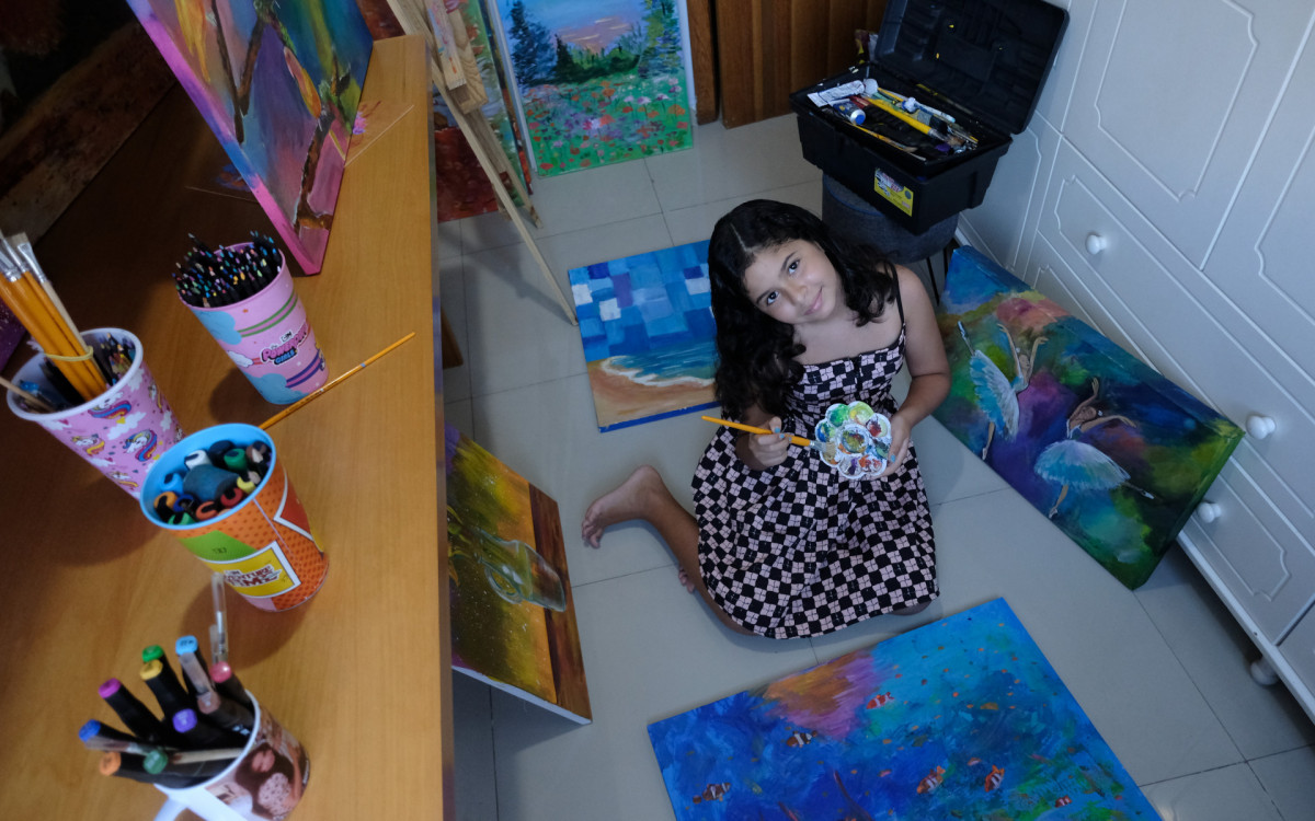 A menina teve suas obras selecionadas para serem expostas no Carrousel do Louvre