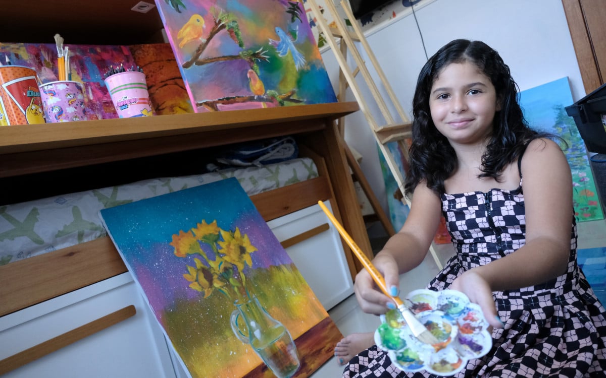 Sophia Helena tem 10 anos e vai expor suas pinturas no Museu do Louvre, em Paris.  - Pedro Ivo