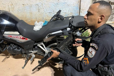 PM prende criminoso com pistola, munições e drogas no Gogó da Ema em Belford Roxo