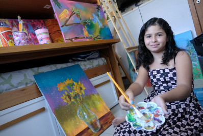 Do Rio para o mundo: Menina de 10 anos terá obras expostas em Paris