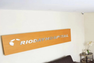 Médica que fez cirurgia em mulher que morreu após lipoaspiração responde a processo por erro médico