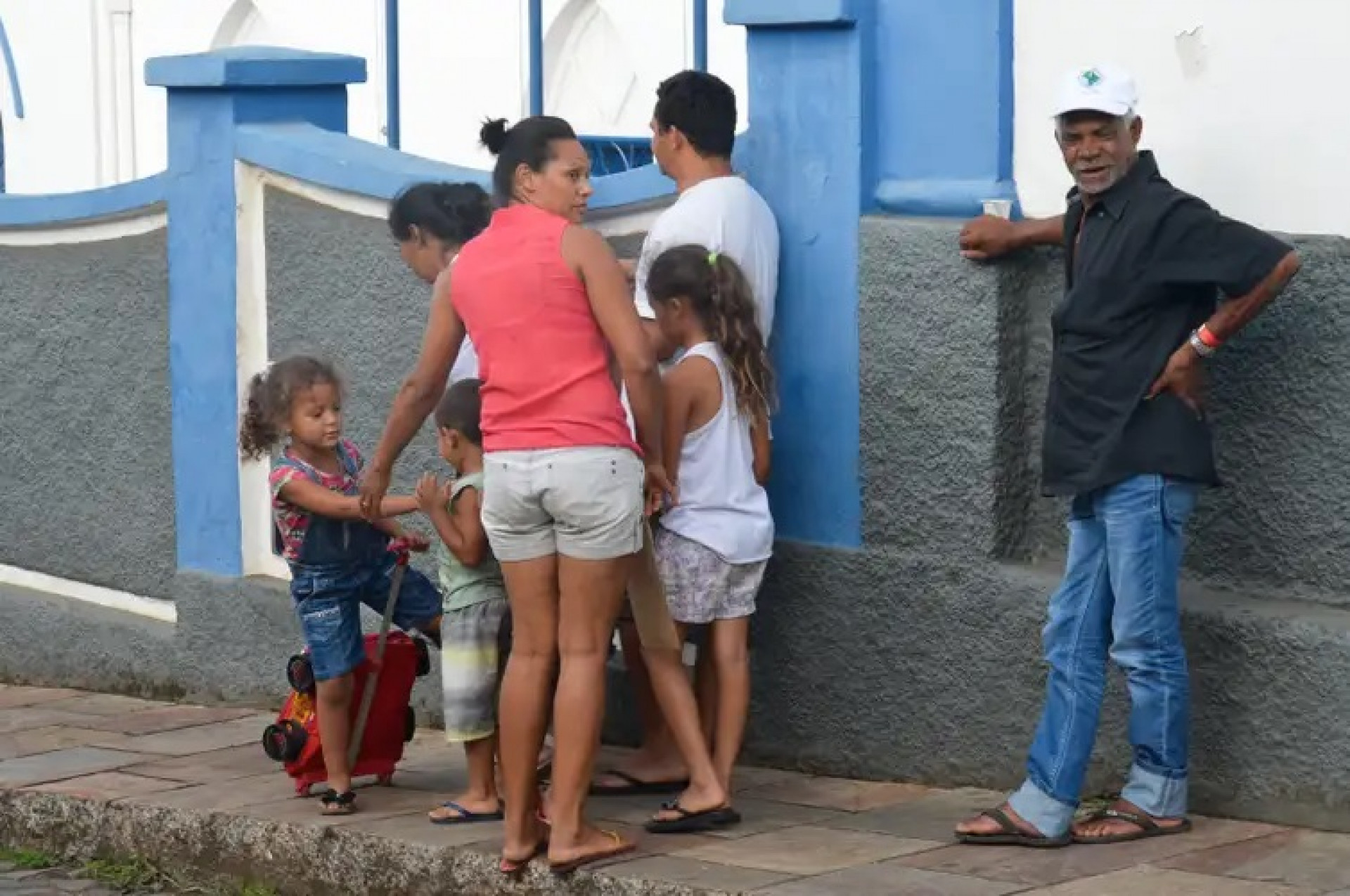 Atingidos por rompimento de barragem em Mariana (MG) são levados para hotéis - Antônio Cruz/Agência Brasil