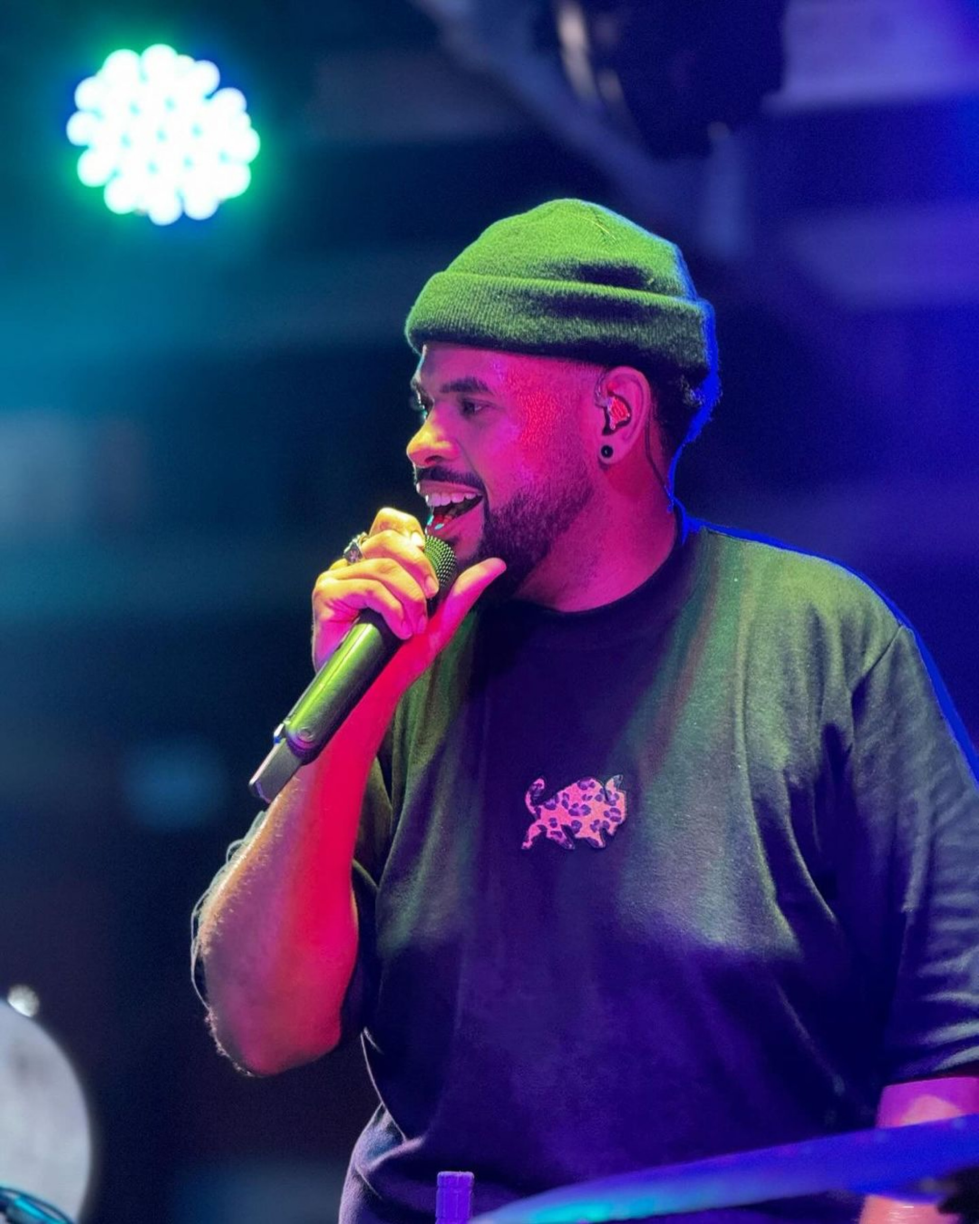 Lucas Morato é apaixonado por pagode e pelo palco desde pequeno: ele aprendeu ainda criança a tocar cavaquinho e violão - Reprodução / Instagram 