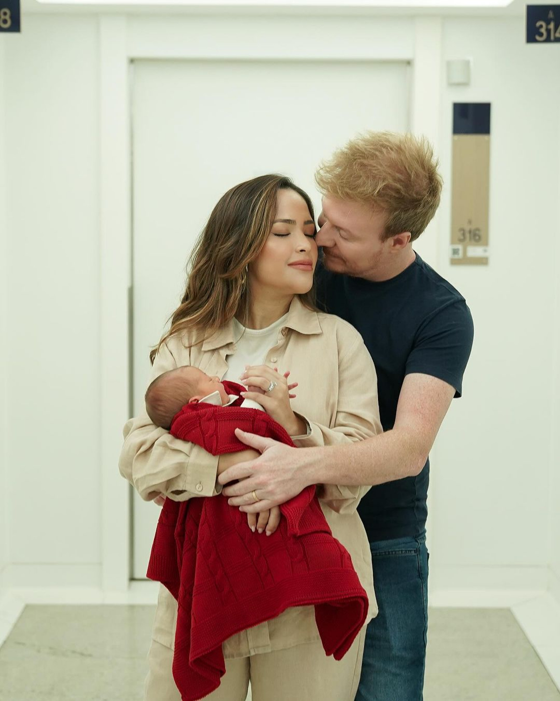 Gabi Luthai, Teo Télo e o filho Pietro  - Reprodução / Instagram 