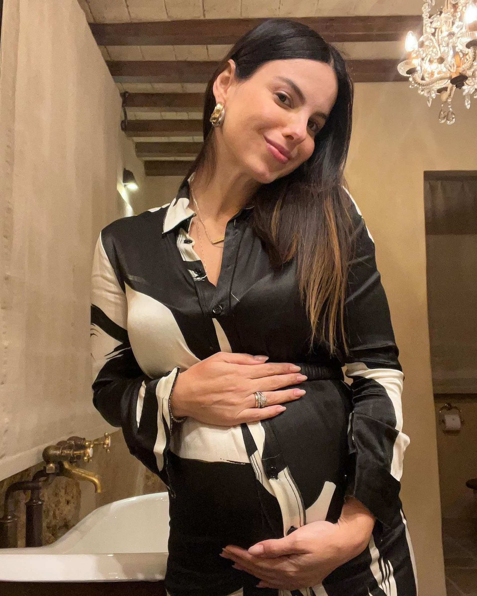 Sthefany Brito exibe barriguinha de grávida - Reprodução