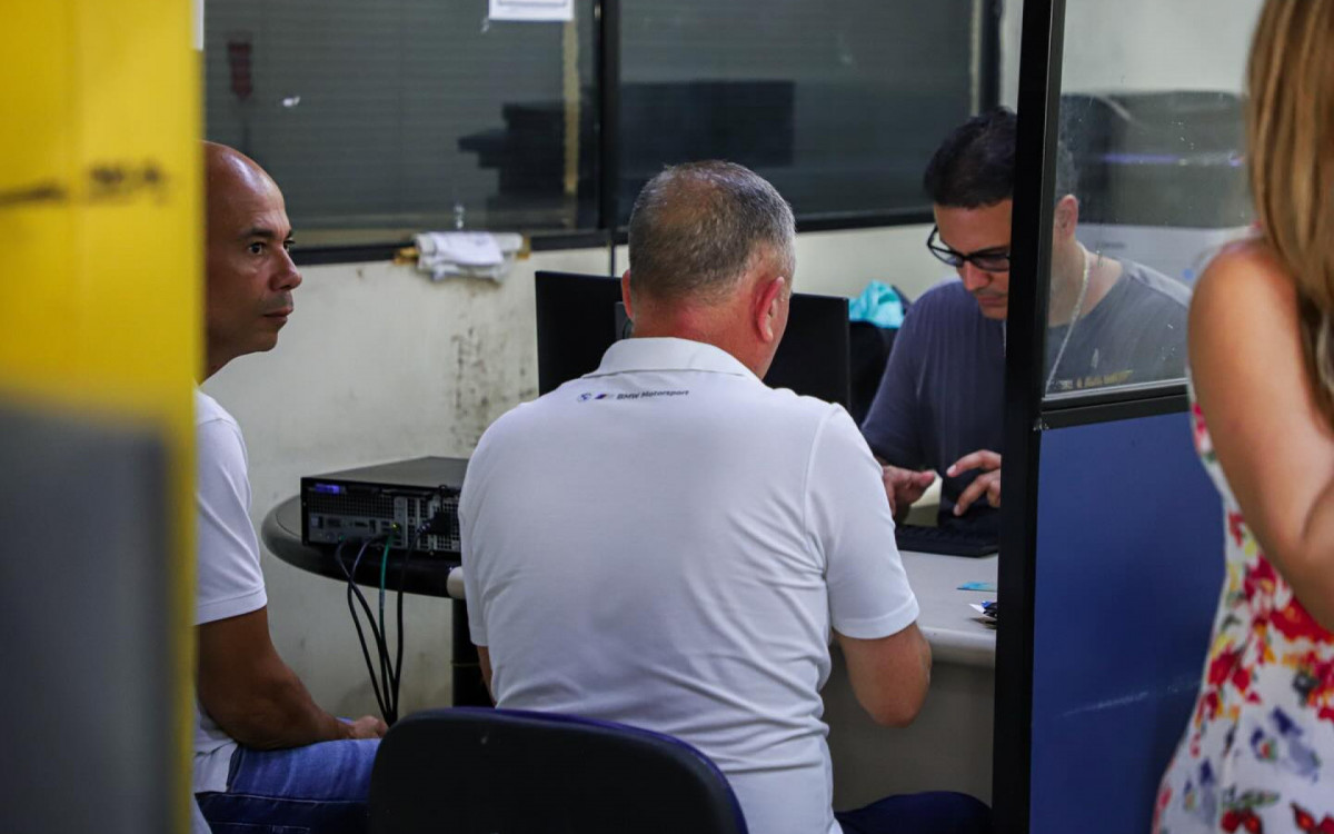 Deputado estadual Valdecy da Saúde acompanhou o parlamentar na delegacia 