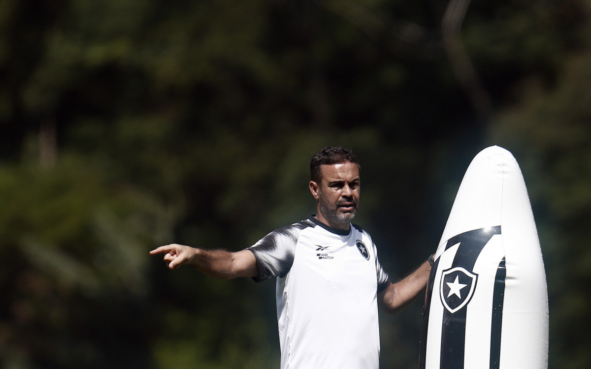 Artur Jorge busca sua quinta vitória consecutiva no comando do Botafogo - Vítor Silva / Botafogo
