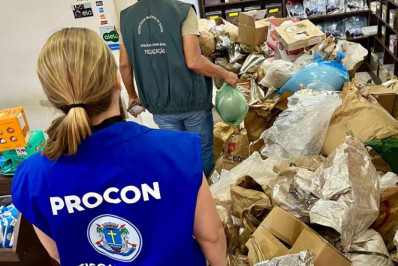 Operação conjunta do Procon e Vigilância Sanitária apreende toneladas de produtos impróprios em Macaé