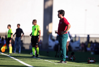 Diniz valoriza vitória do Fluminense e evita falar sobre John Kennedy: 'Trataremos internamente'