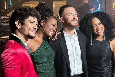 Fred Bruno recebe o carinho de ex-BBBs em festa de aniversário