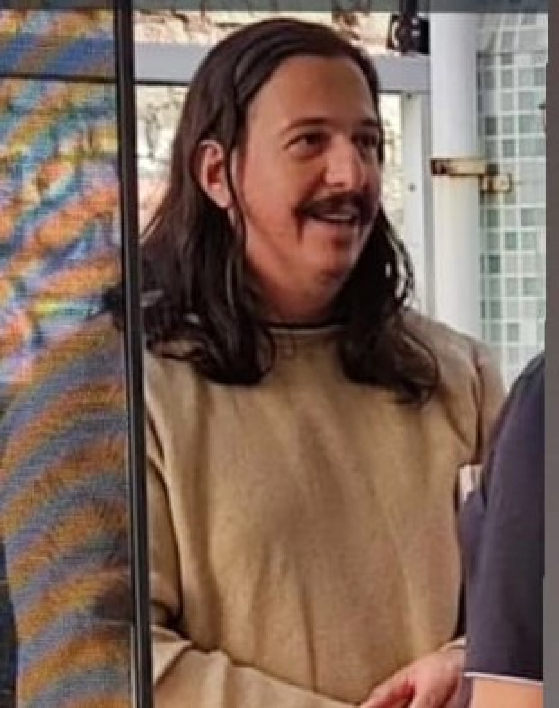 Vestido como \'Jesus Cristo\', F&aacute;bio Guisso, de 41 anos, sumiu h&aacute; cerca de 2 anos, ap&oacute;s sair de casa em Vila Velha (ES)  