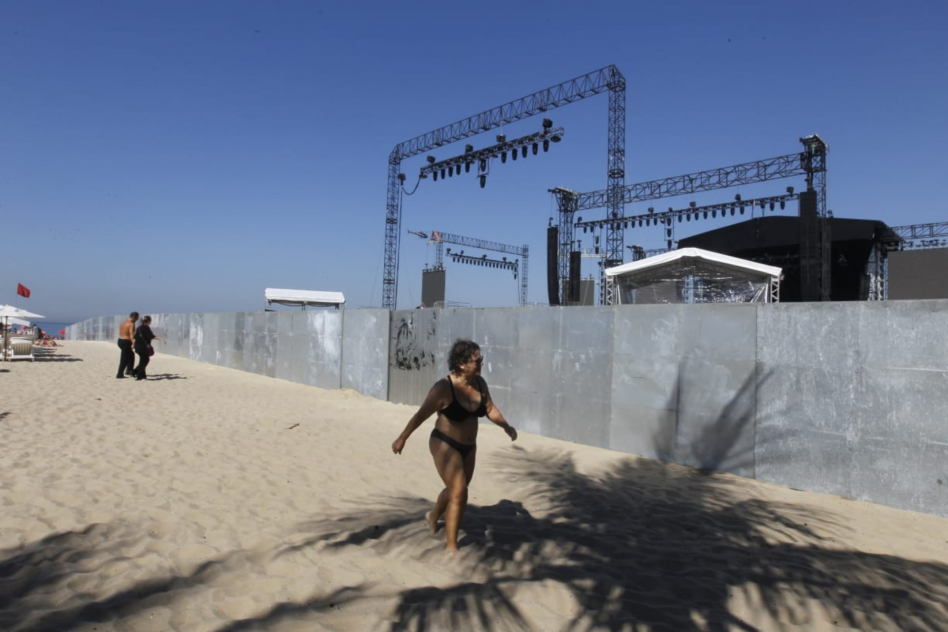 Organizadora do show explicou que estrutura foi montada porque equipe está trabalhando com materiais pesados - Reginaldo Pimenta/Agência O Dia