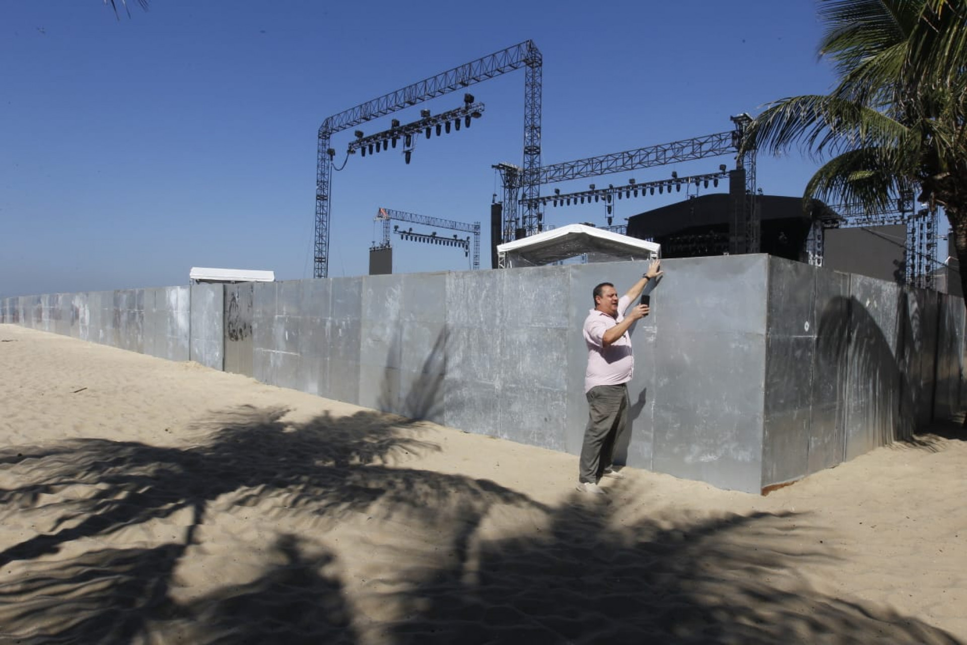 ''Muro de metal' escondendo palco de Madonna revoltou fãs da cantora - Reginaldo Pimenta/Agência O Dia