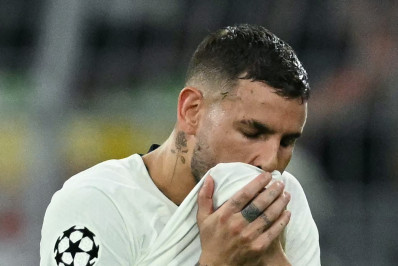 Zagueiro do PSG sofre grave lesão no joelho e desfalca a França na Eurocopa