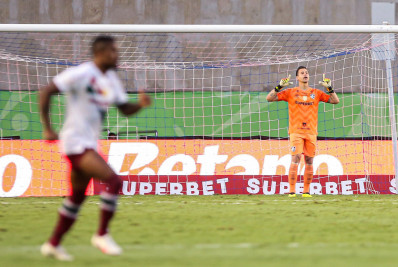 Fábio entra para seleto grupo de goleiros com mais jogos sem sofrer gols pelo Fluminense