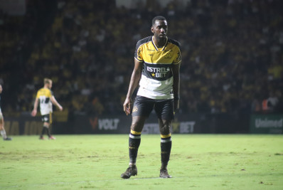 Congolês do Criciúma, Bolasie tem desejo de conhecer ídolo do Flamengo: 'Que cara'