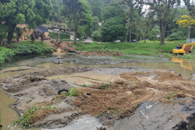 Inea inicia serviços de dragagem e desassoreamento no lago do Parque São Vicente