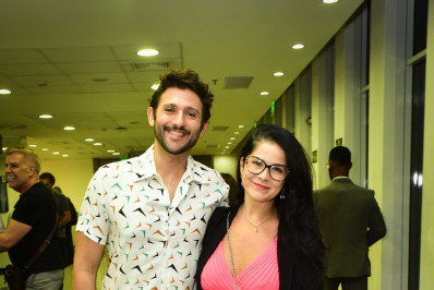 Casais famosos prestigiam estreia de musical sobre Rita Lee. Confira!