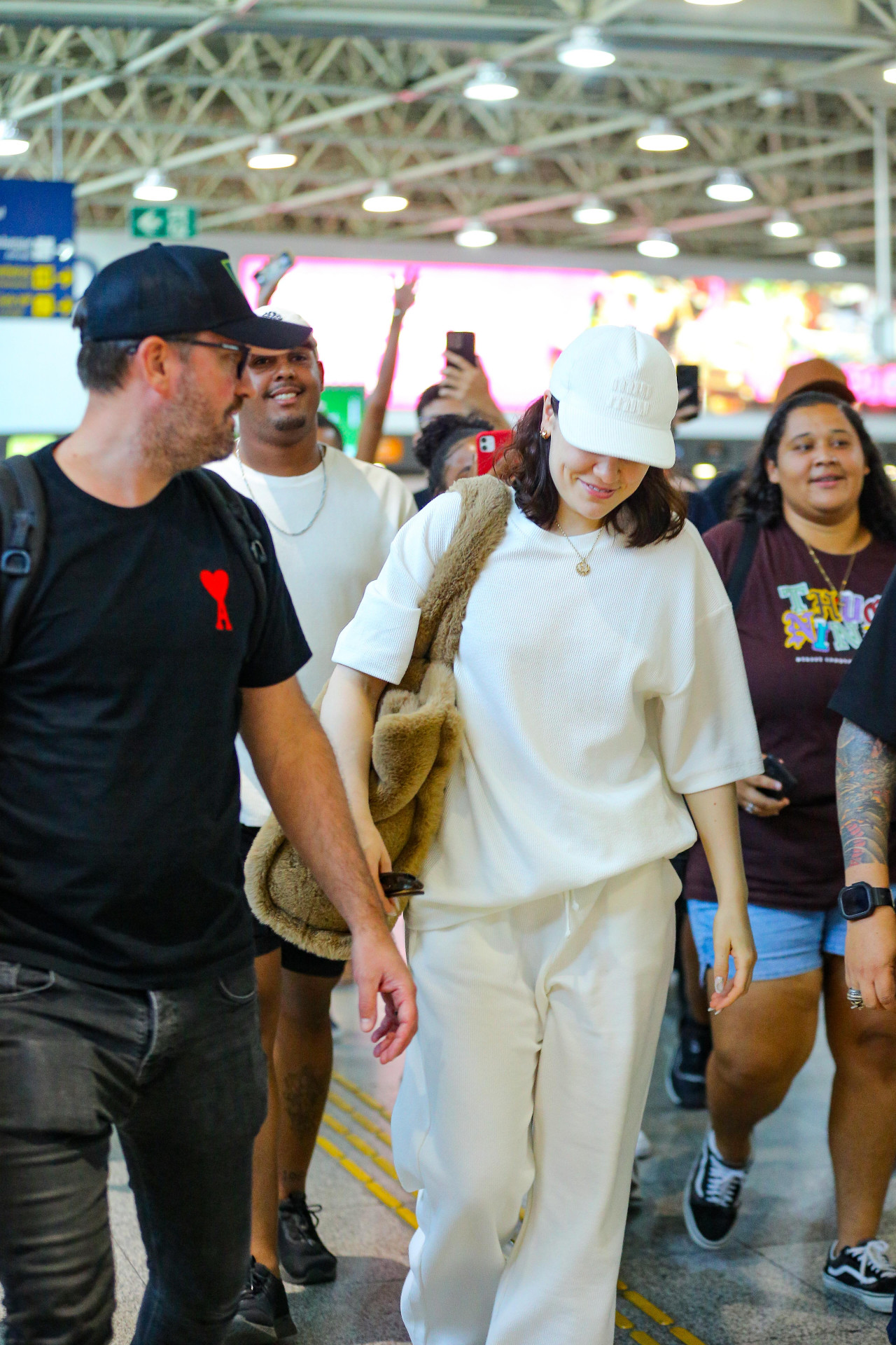Jessie J desembarca no aeroporto do Galeão, no Rio - Webert Belicio/ Agnews