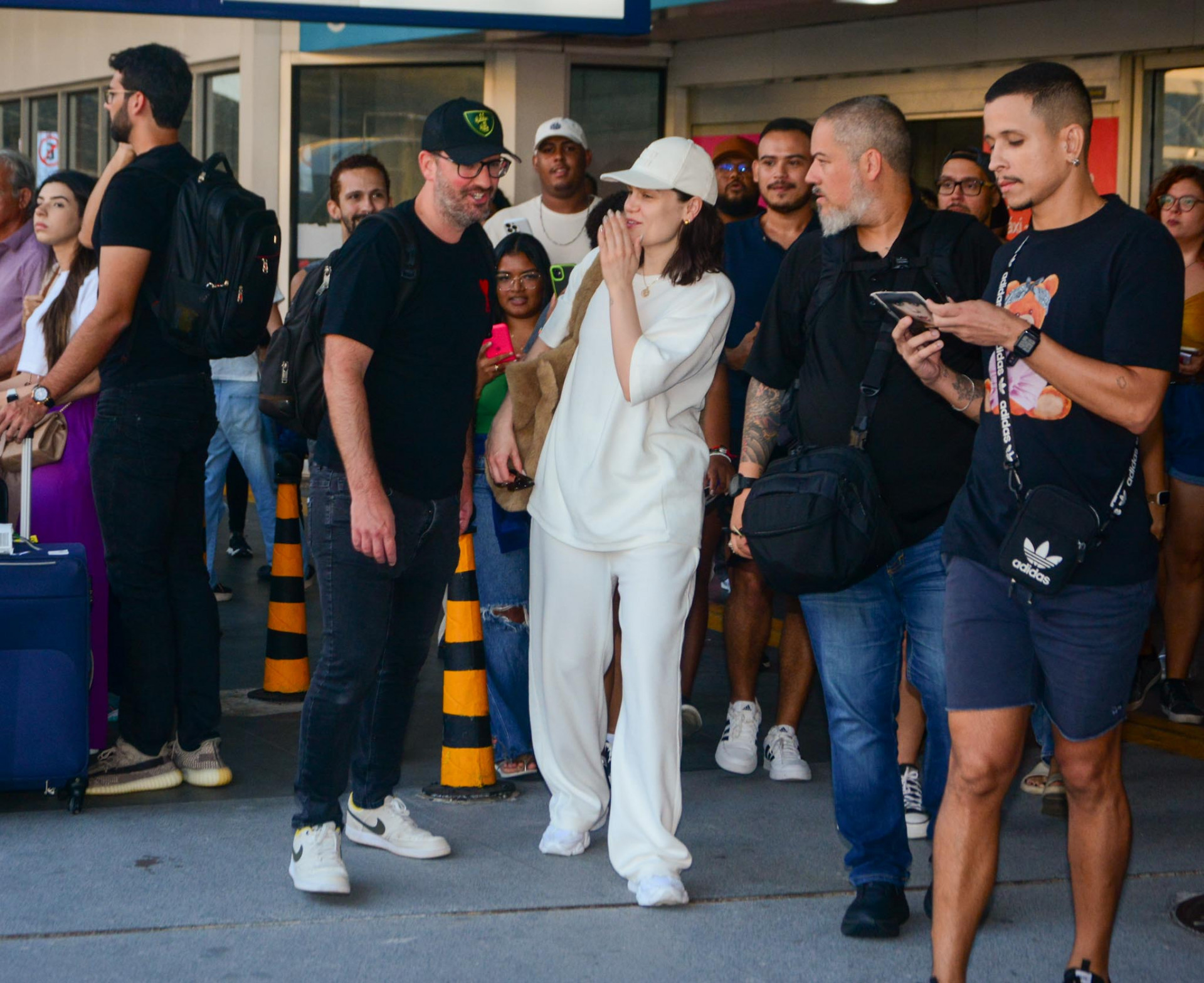 Jessie J desembarca no aeroporto do Galeão, no Rio - Webert Belicio/ Agnews