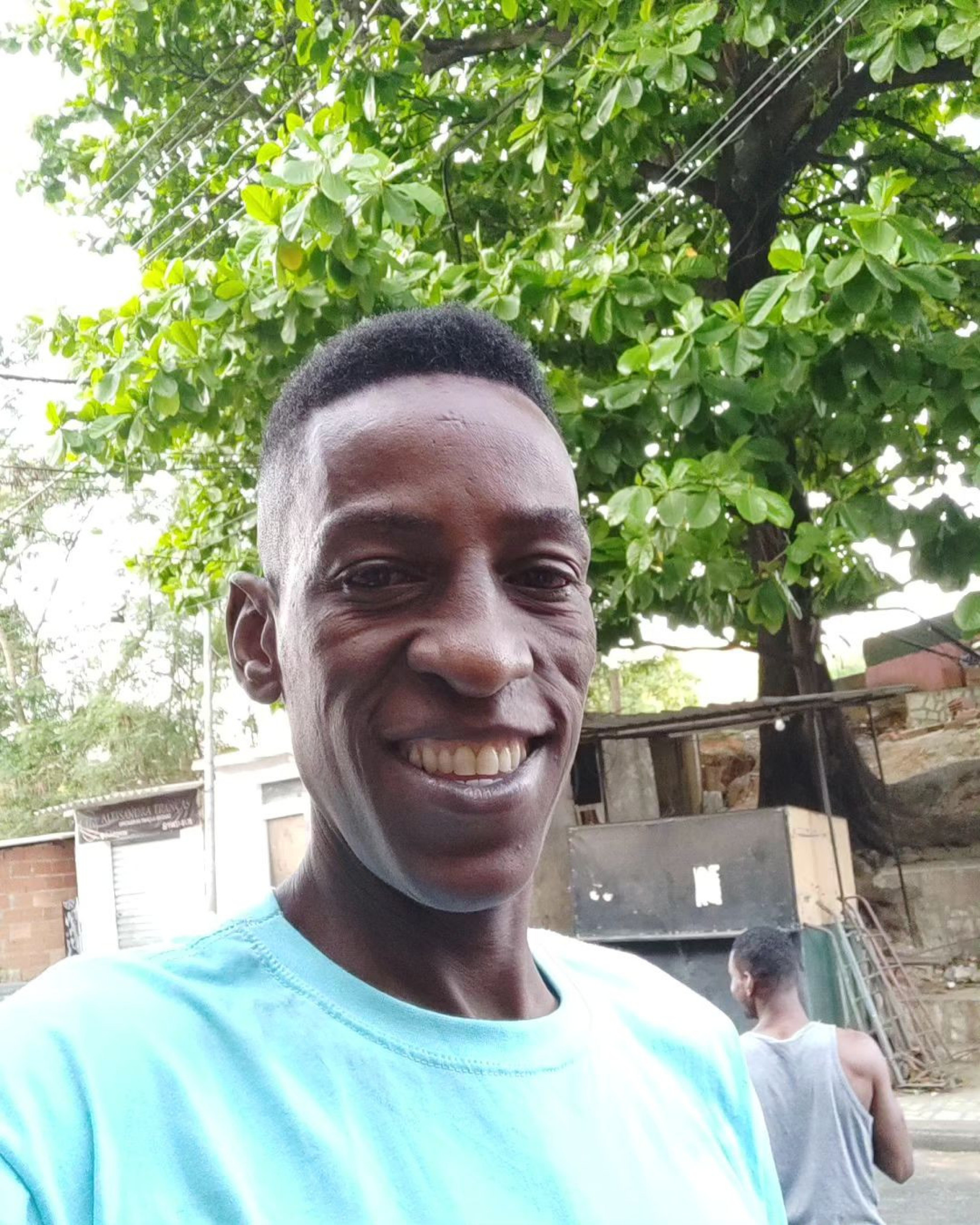 César Gomes ingressou na bateria da Mangueira ainda criança - Reprodução / Instagram