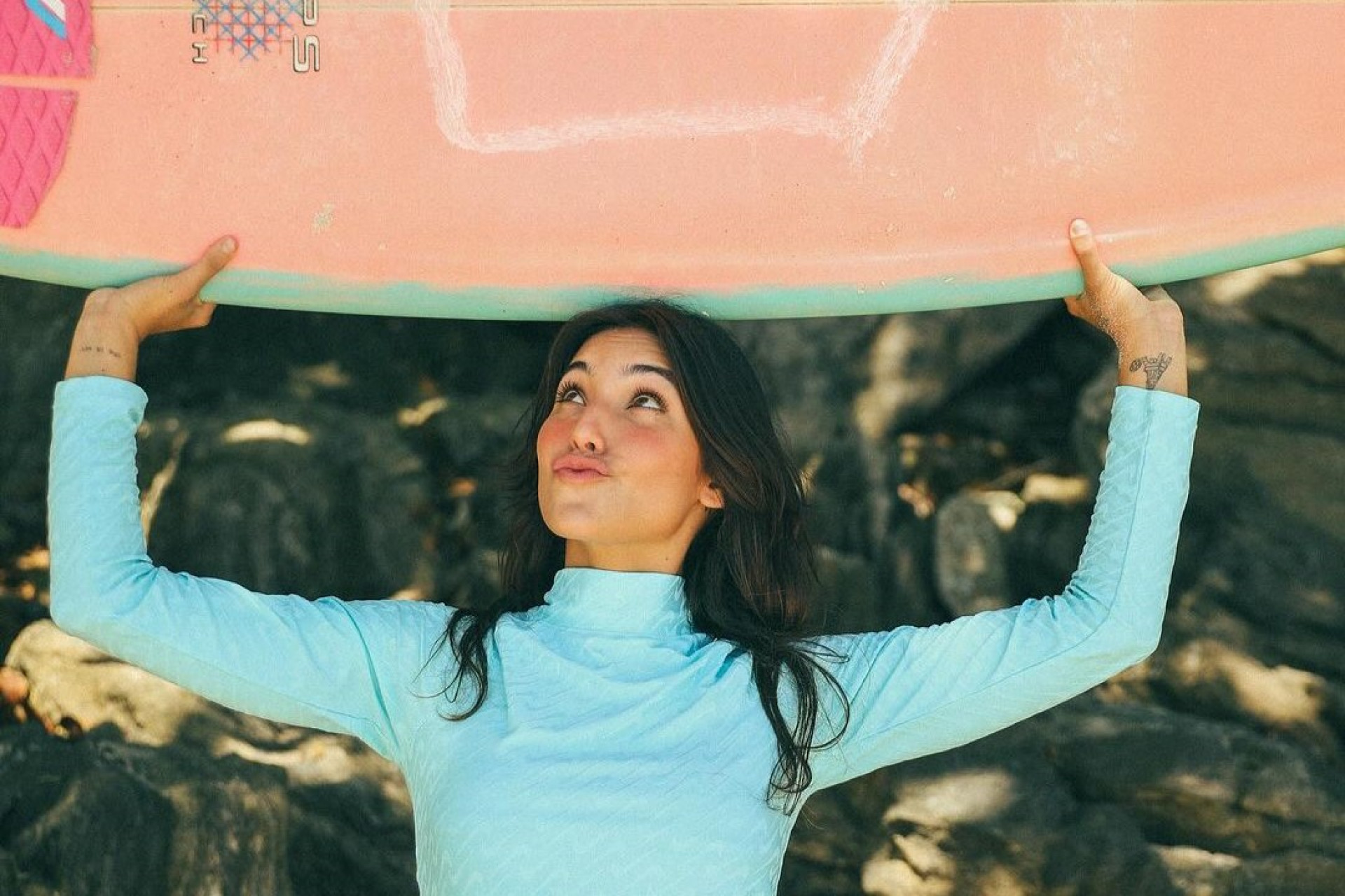 Sorridente, Vanessa Lopes abre álbum de fotos na praia - Reprodução / Instagram / Joa?o Almeida