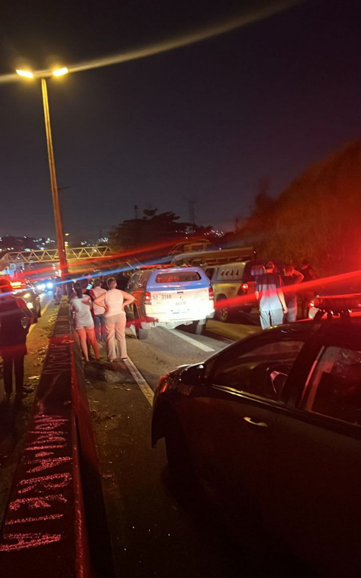 Os dois veículos ficaram destruídos após o acidente - Rede Social