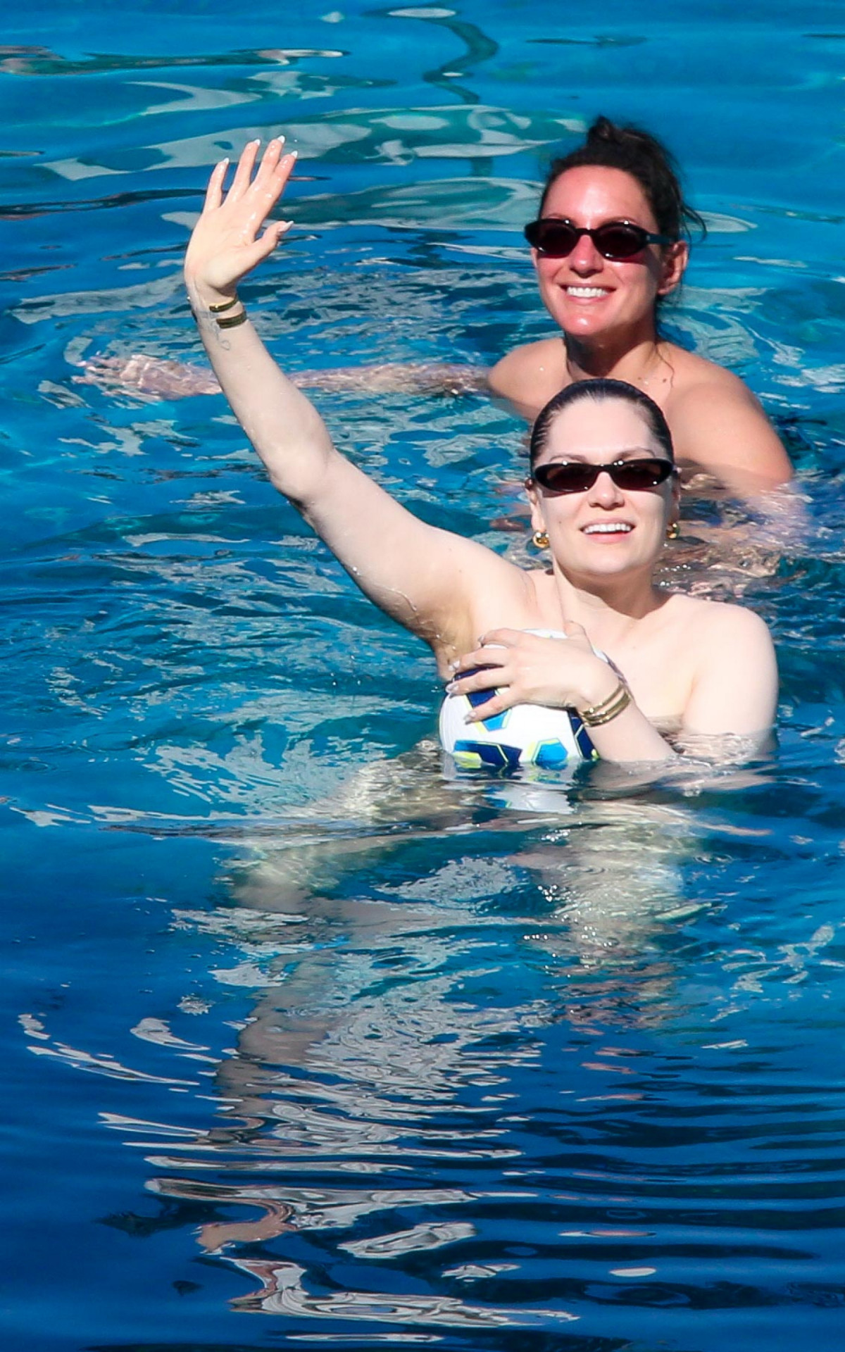 Jessie J na piscina