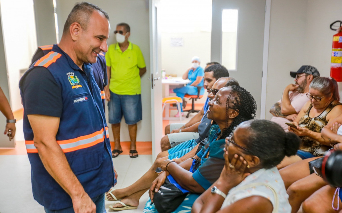  Waguinho ouviu atentamente as pessoas que foram procurar atendimento e ouviu elogios