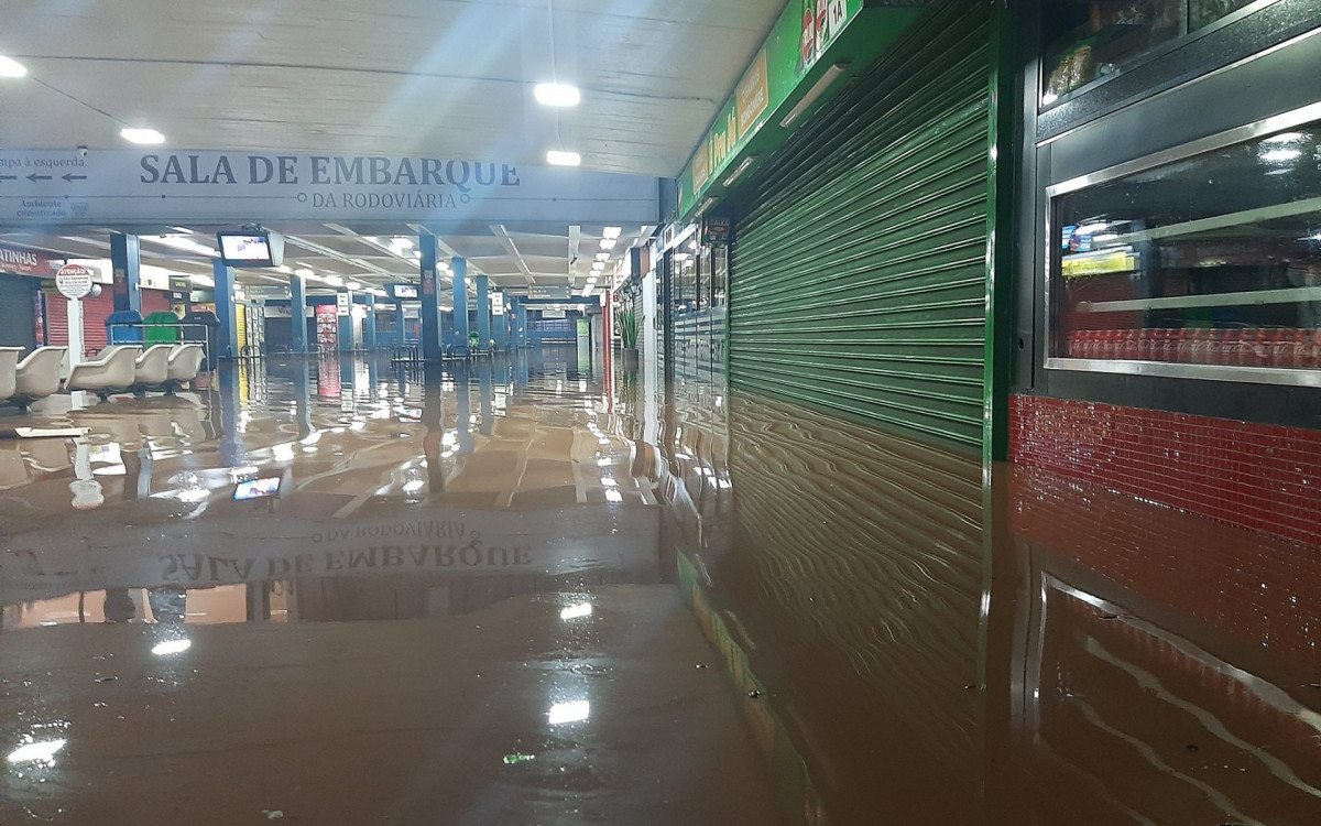 Alagamento na rodoviária de Porto Alegre - Reprodução: Jonathas Costa/redes sociais