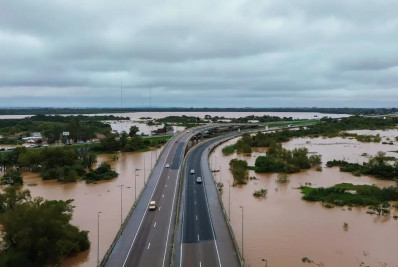 Aeroporto de Porto Alegre suspende voos por tempo indeterminado