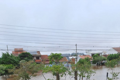 Defesa Civil de Eldorado do Sul pede socorro para resgatar ilhados