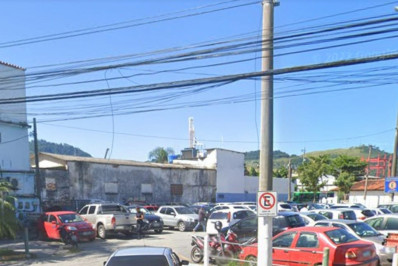 Prefeitura fecha estacionamento ao lado do novo Fórum