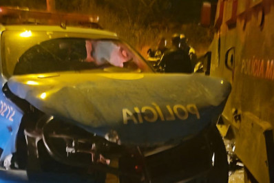 Motorista colide em viatura e deixa dois PMs feridos na Baixada