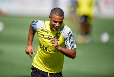 De La Cruz e Viña participam de último treino do Flamengo antes de viagem a São Paulo