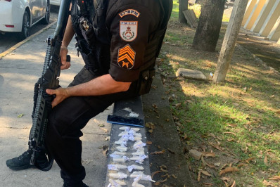Jovem, de 21 anos, é presa por tráfico de drogas em Resende 
