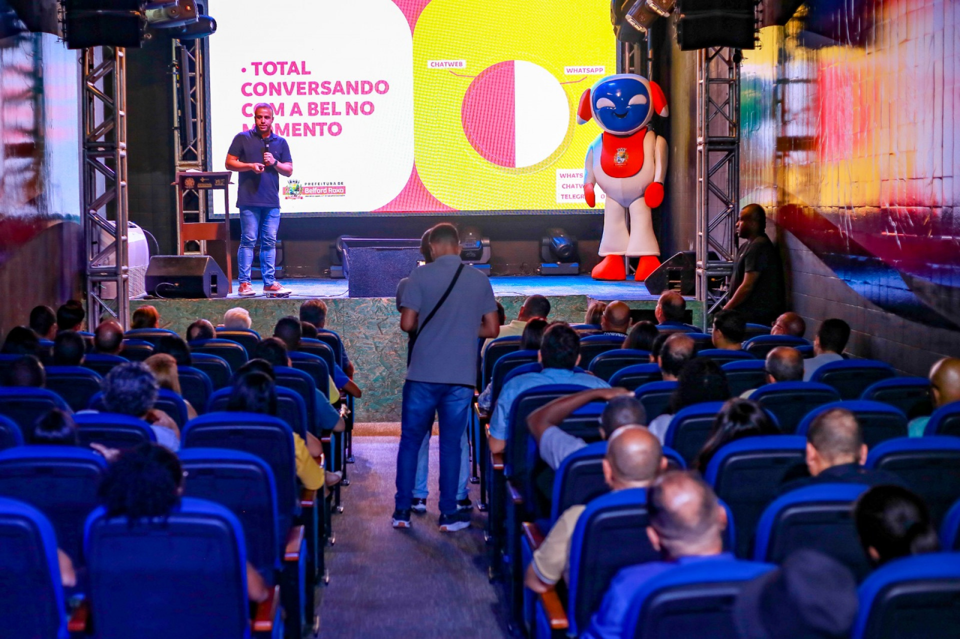 O Teatro da Cidade recebeu um bom p&uacute;blico para o lan&ccedil;amento da Bel - Rafael Barreto/PMBR