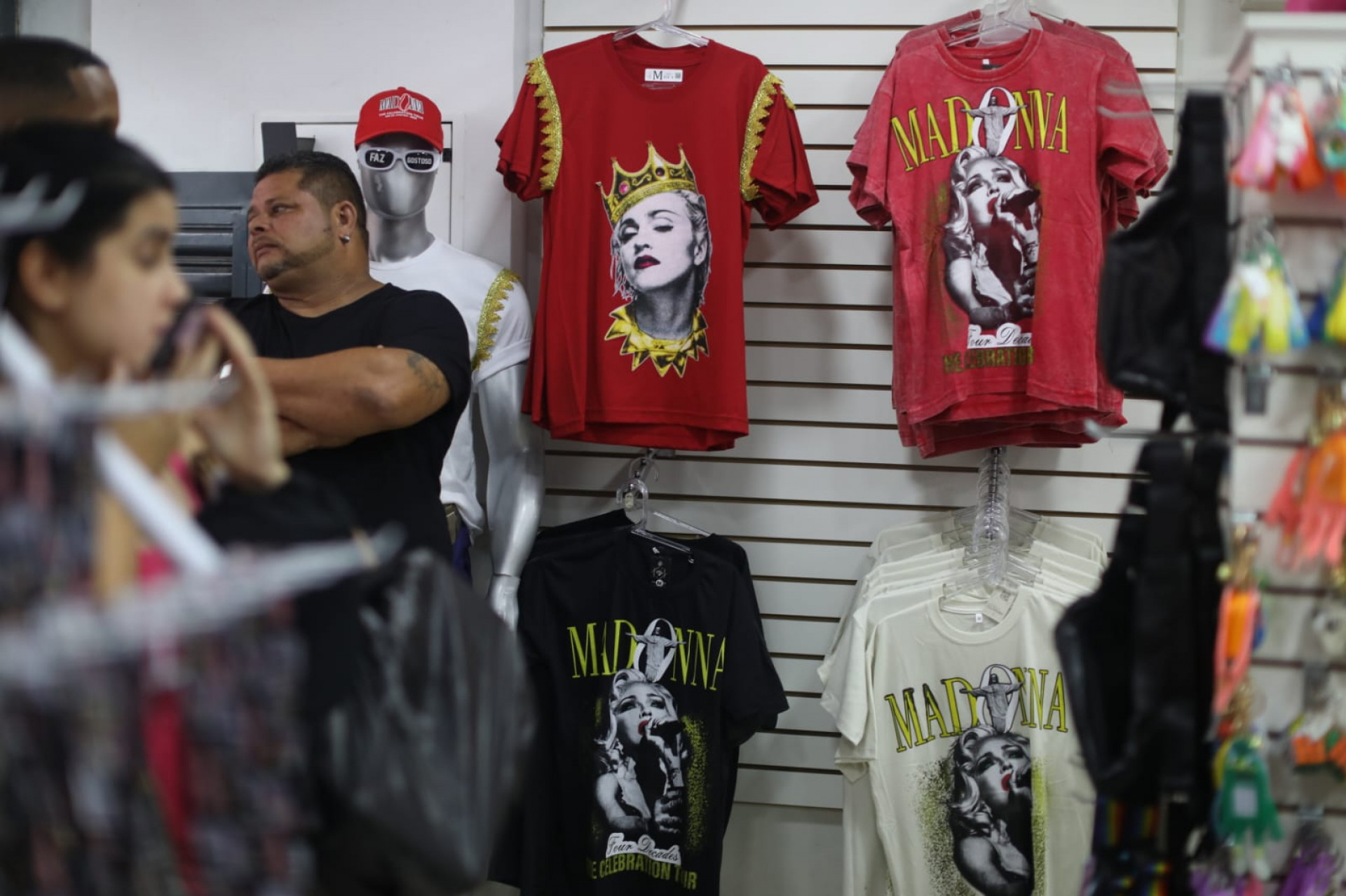 Qualquer produto com o nome de Madonna &eacute; procurado pelos f&atilde;s, segundo gerente de loja - Pedro Ivo / Ag&ecirc;ncia O Dia