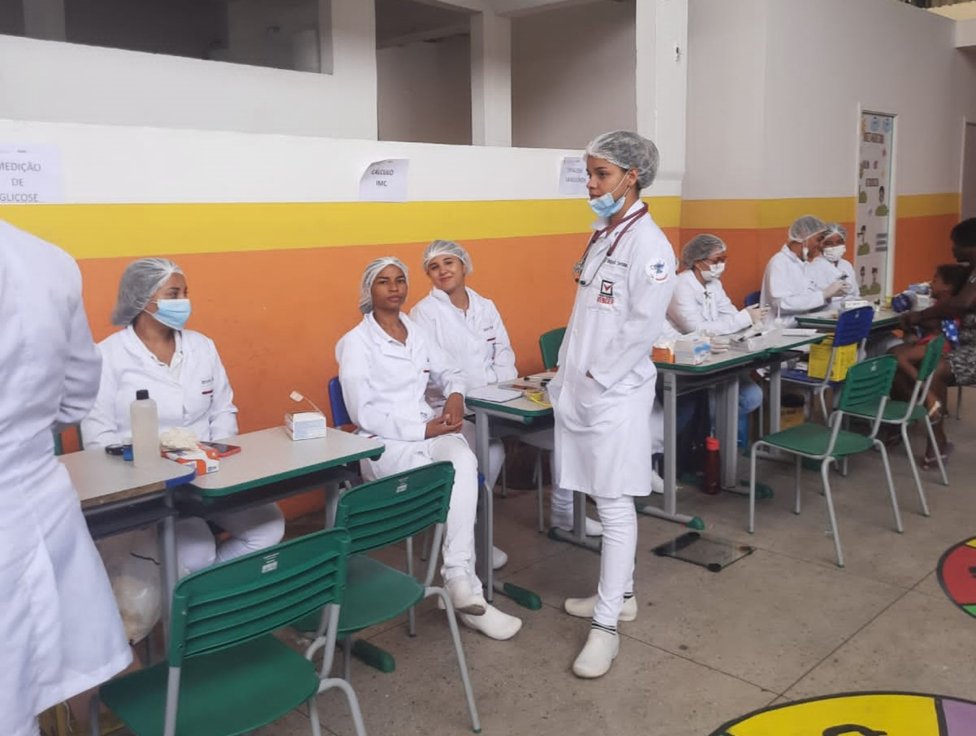 Evento contou com a parceria com profissionais da Escola Vencer de Enfermagem - Divulga&ccedil;&atilde;o